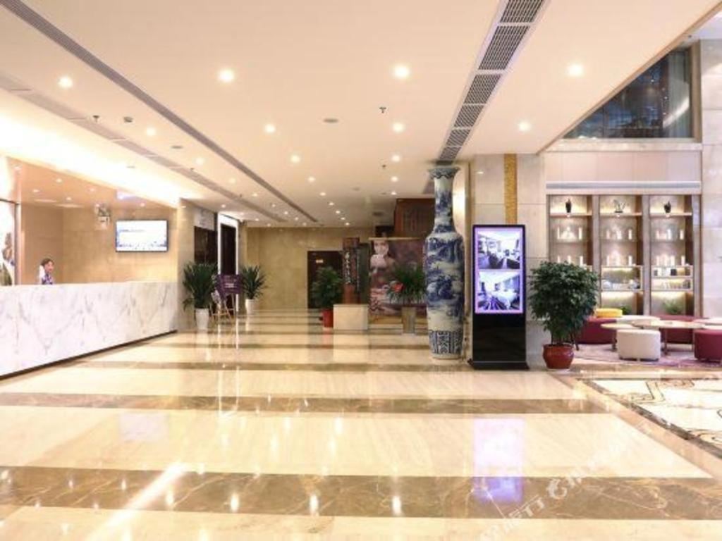 Lavande Hotels- Yueyang Linxiang Zhongfa Esterno foto